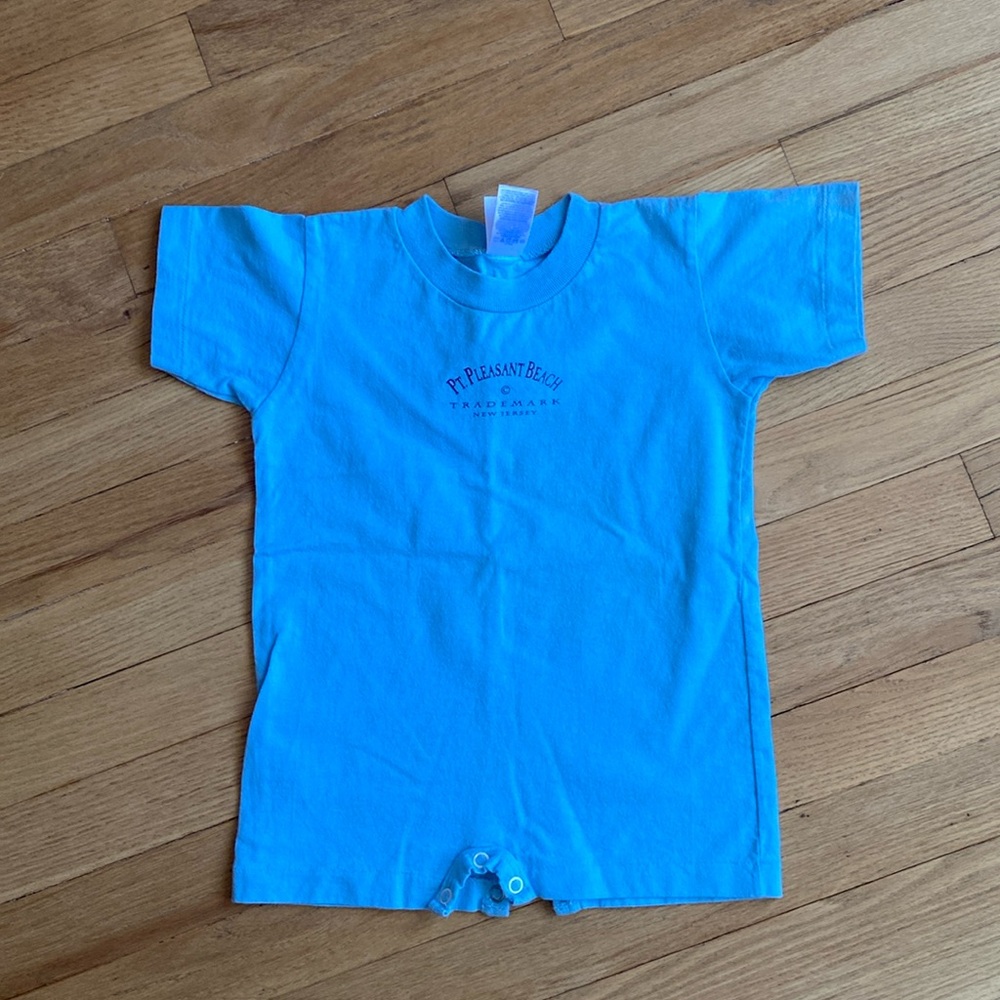 ➡️2/$20⬅️ ❗️24 months onesie 🌊